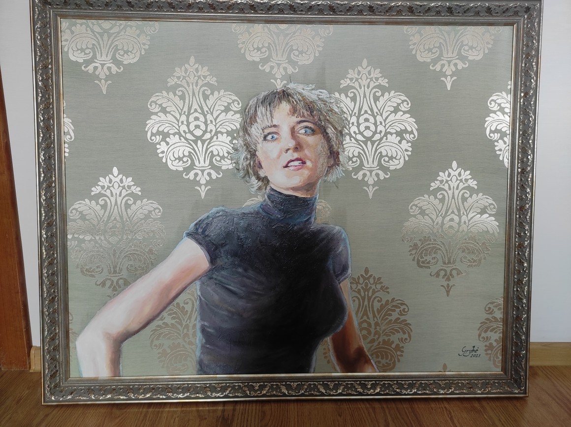 Jovitos portretas nutapytas pagal nuotrauka, kurioje ji maivosi.